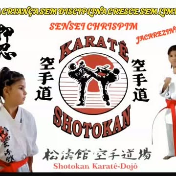 Arte do dojo com jovens karatecas